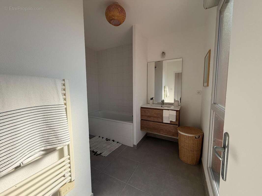   - Appartement à VILLEFRANCHE-SUR-SAONE