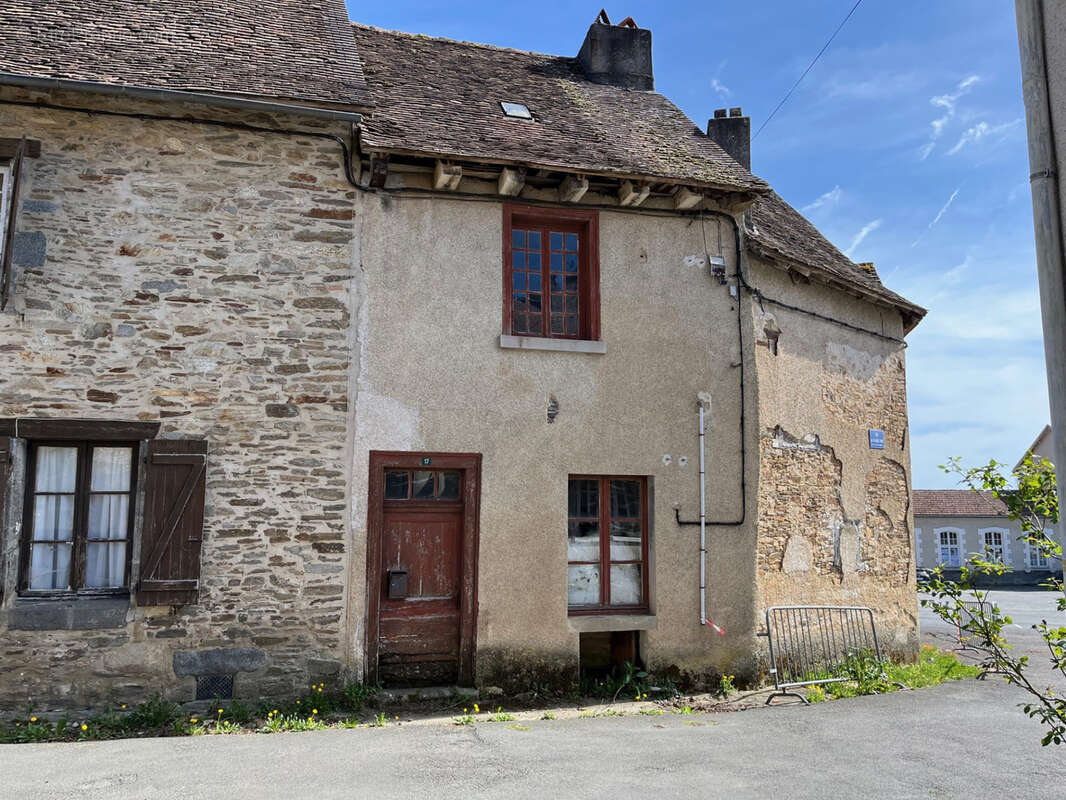 Maison à COUSSAC-BONNEVAL