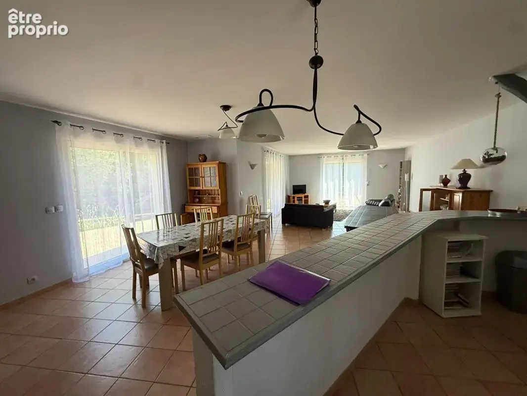 Maison plain-pied Montlegun 190 m² sur vaste terrain arboré avec terrasse et garage indépendant - photo 11