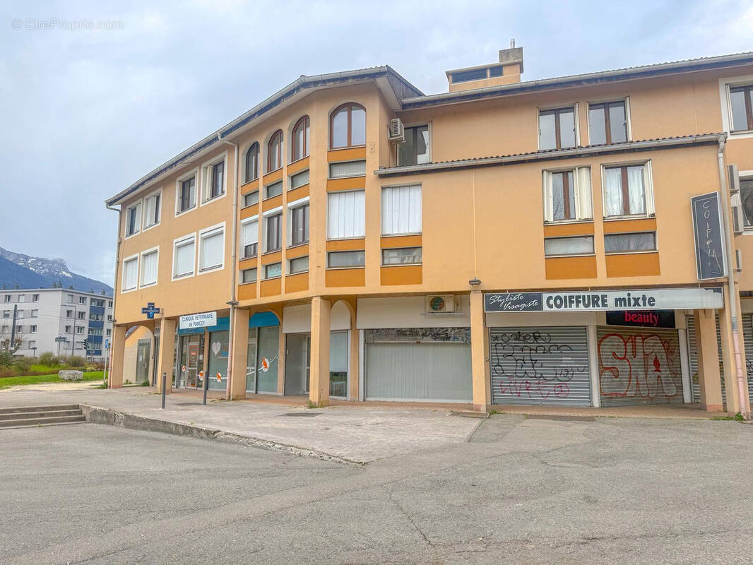 Commerce à SAINT-EGREVE