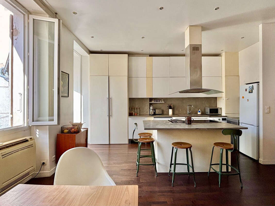 Appartement à MARSEILLE-6E