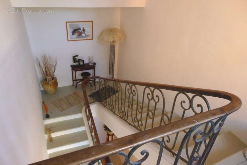 Lodève, immeuble de caractère 150 m2 habitables. - photo 6