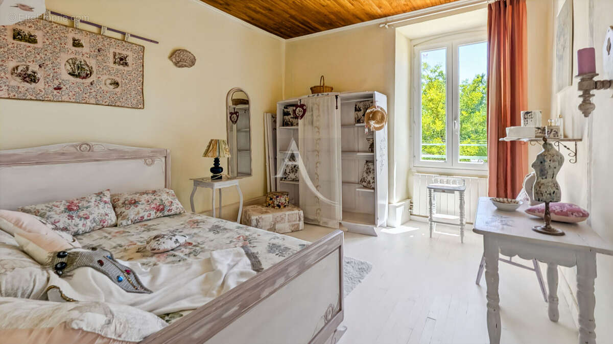Exceptionnelle propriété de caractère avec gîte et dépendances - photo 10