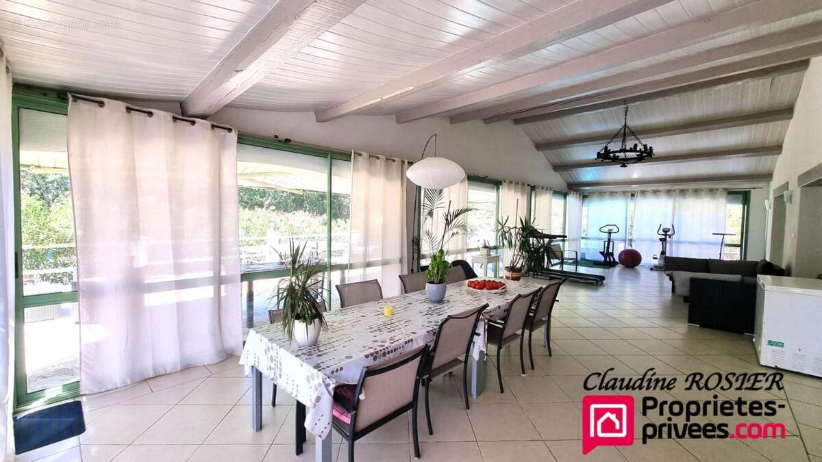 Besse Sur Issole Propriété de 340 m2 terrain 1,2 ha piscine - photo 12