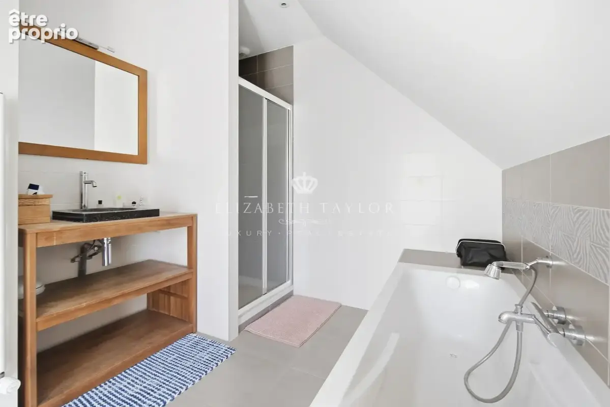 Maison contemporaine familiale de 240 m2 avec piscine sur terrain de 1 340 m2 - photo 25