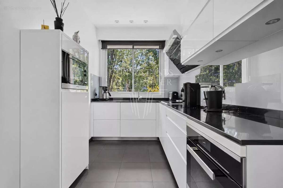 Appartement à NEUILLY-SUR-SEINE