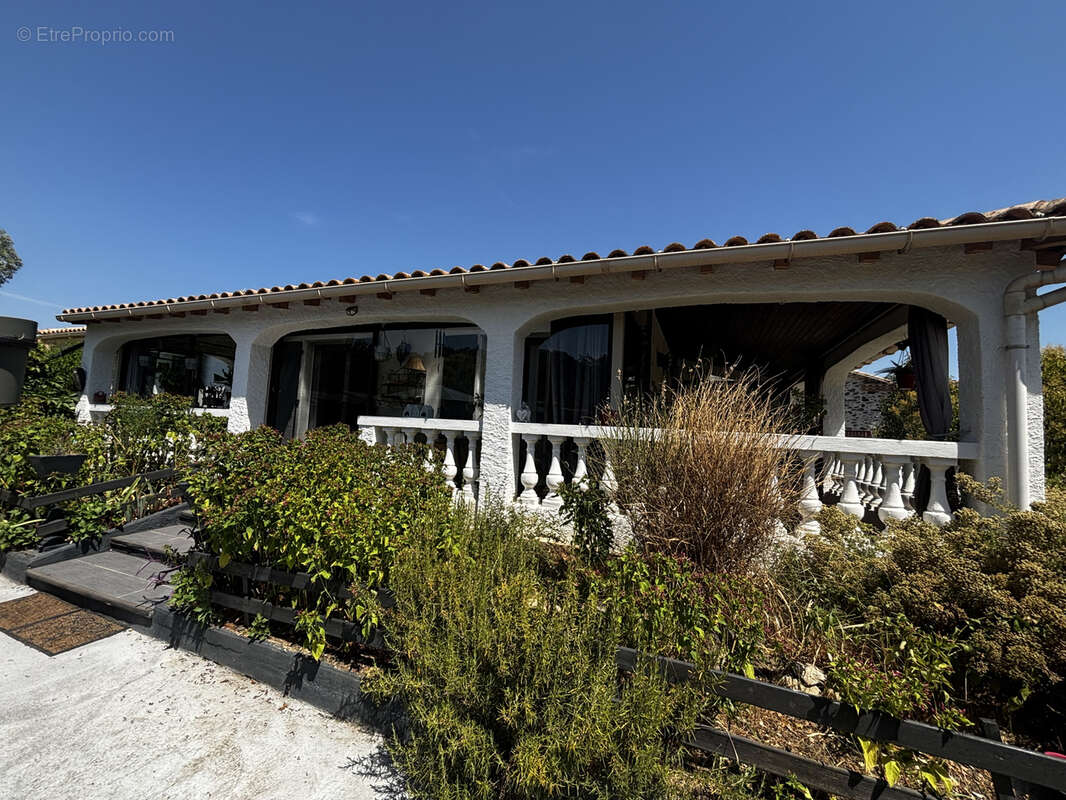 Proche pezenas -  maison independante de plain pied 3 chambres terrain 1345m2 grand terrain clos - photo 2