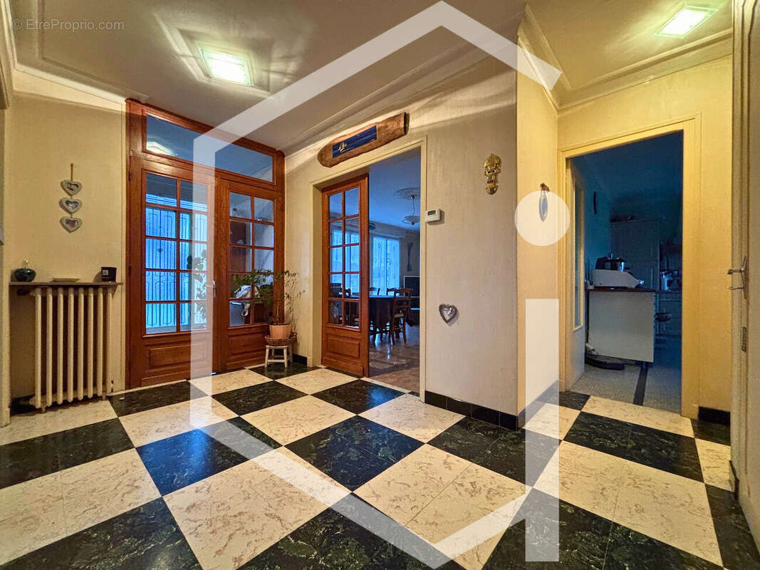 Maison à COSNE-COURS-SUR-LOIRE