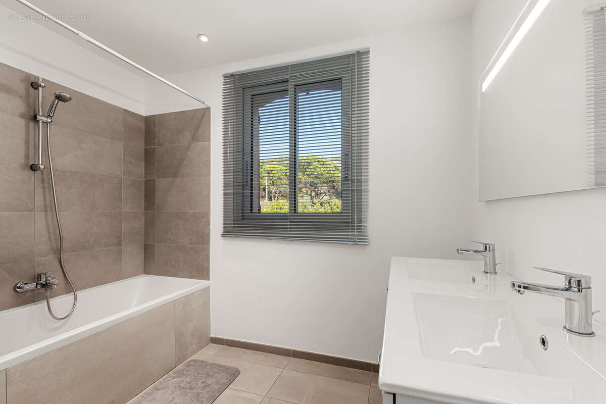 Appartement à MOUANS-SARTOUX