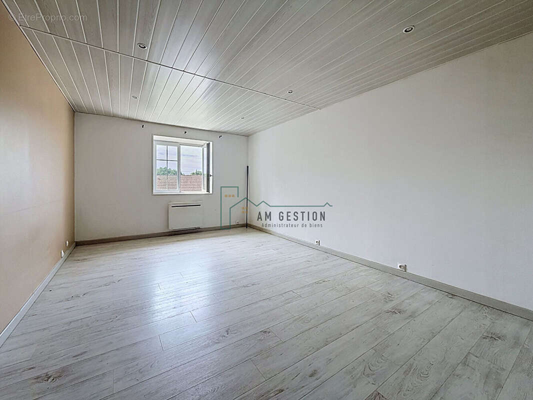 Maison rénovée - secteur calme - photo 10