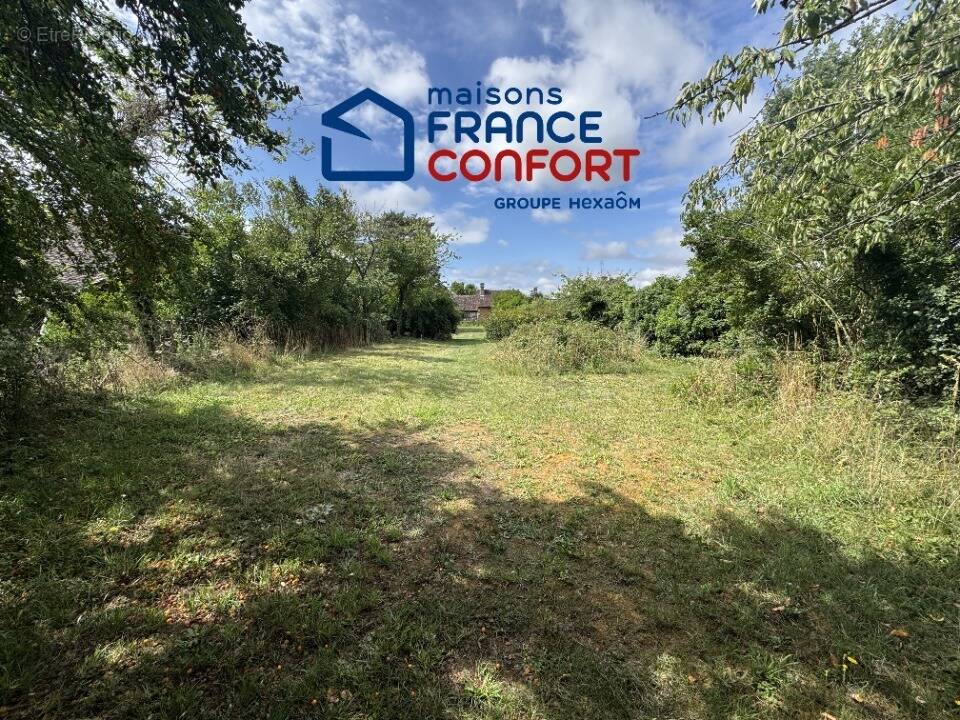 Terrain à CROTH