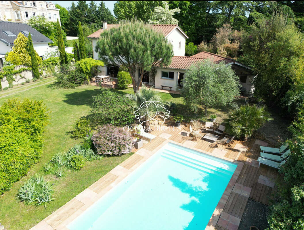 Maison 180 m² à Chazay-D'azergues  - photo 2