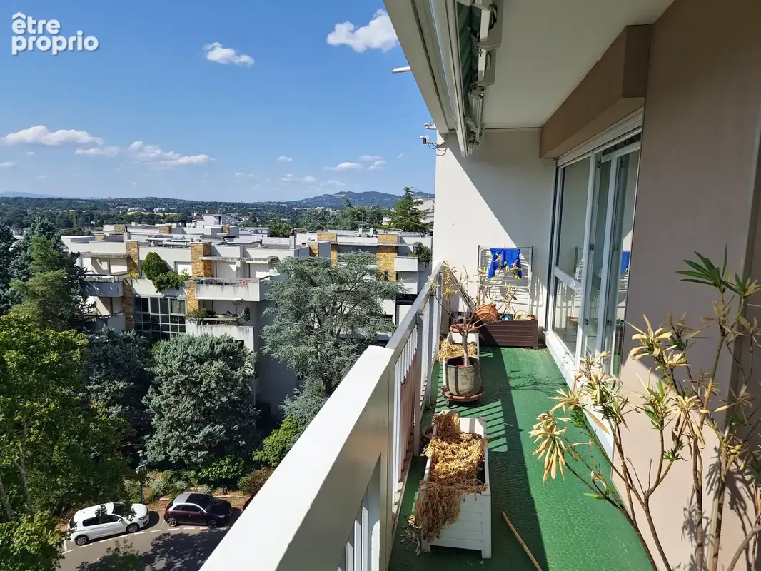 appartement T 5 traversant Est/ Ouest avec vue sur les monts du lyonnais - photo 2