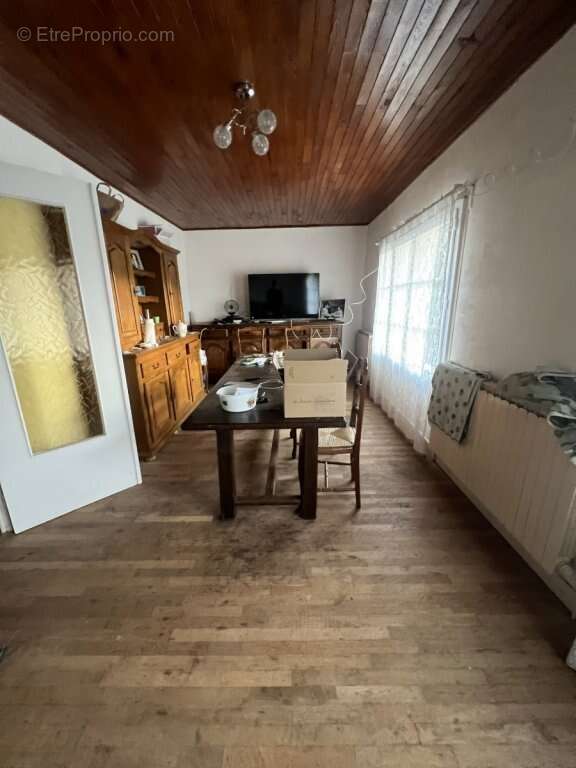 Appartement à SAINT-SYMPHORIEN-DE-MARMAGNE