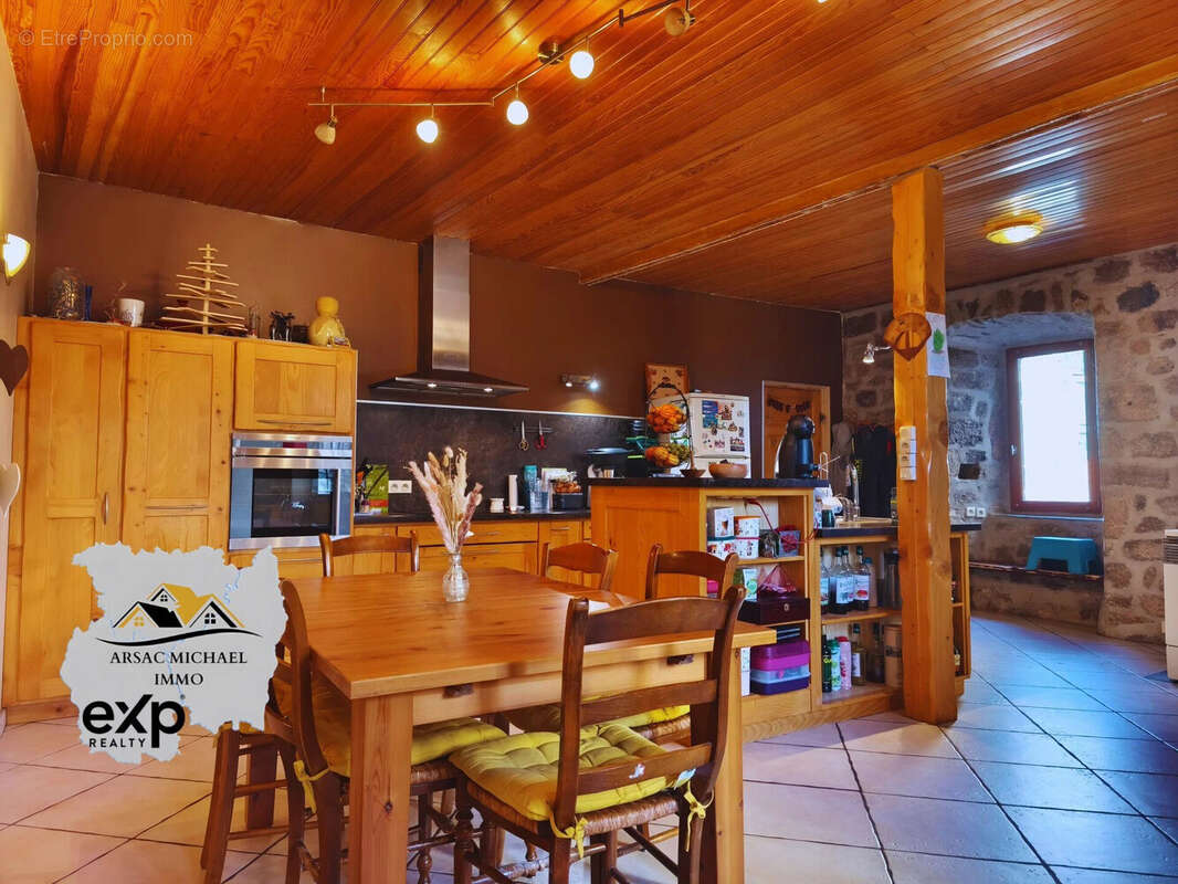 Maison 215 m² à Pradelles  - photo 2