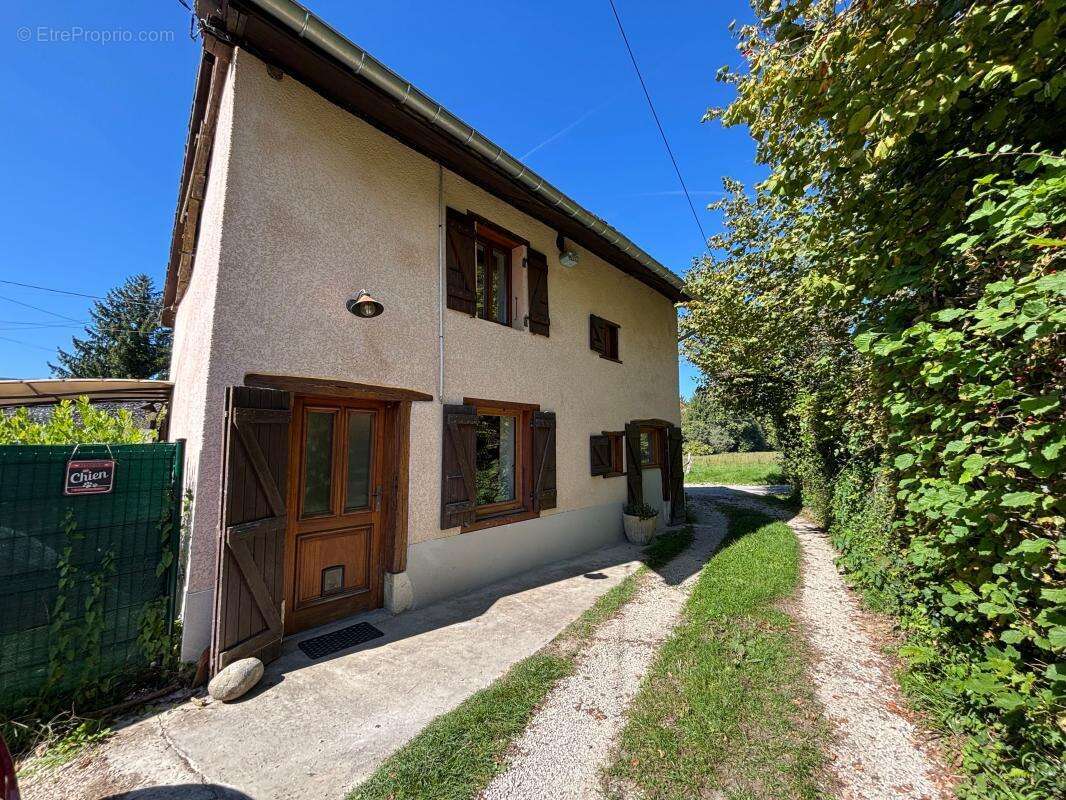 Maison à ENTRE-DEUX-GUIERS