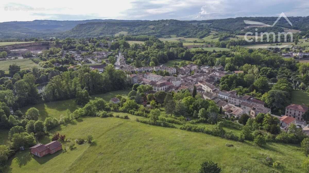 Terrain à LES CABANNES