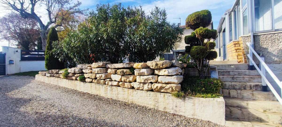 Maison à GREZIEU-LA-VARENNE