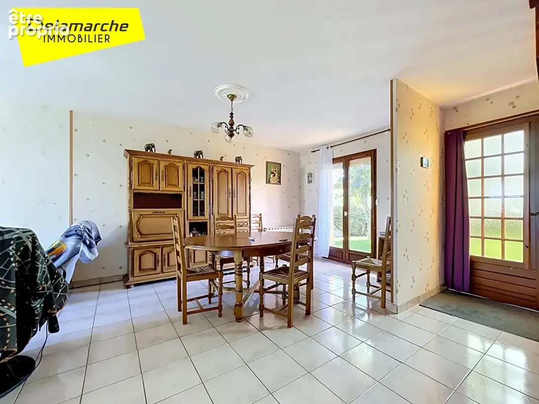 A VENDRE : Maison de plain pied dans le bourg de Gavray - photo 8