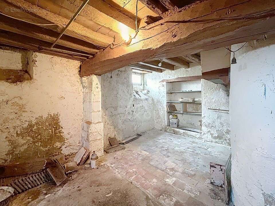 Maison à SAINT-COSME-EN-VAIRAIS