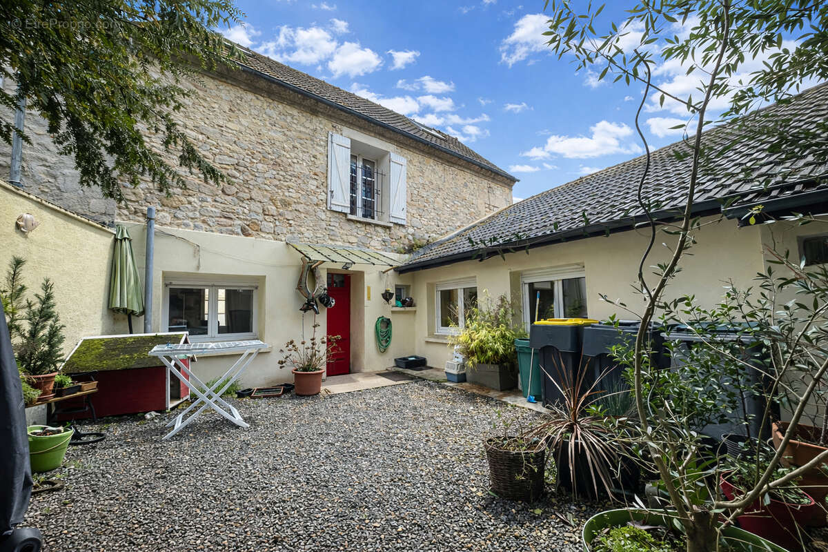 Maison à FRESNOY-LA-RIVIERE