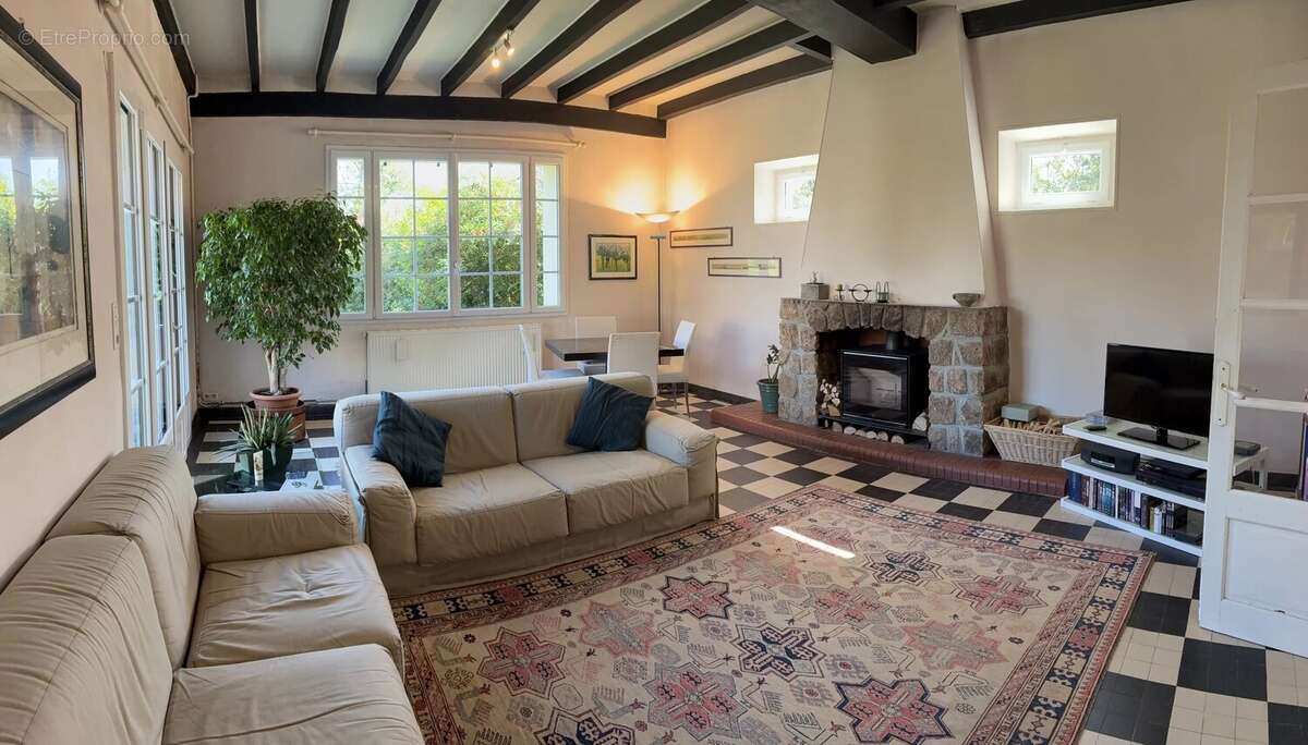 Appartement à SAINT-SULPICE-LES-FEUILLES