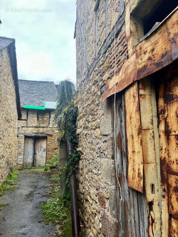 Maison à TERRASSON-LAVILLEDIEU