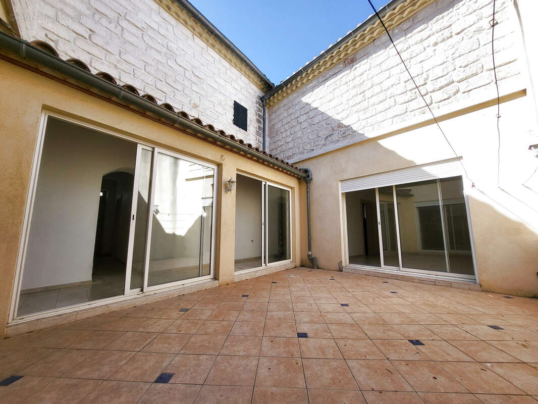 Maison à SAINT-LAURENT-D'AIGOUZE