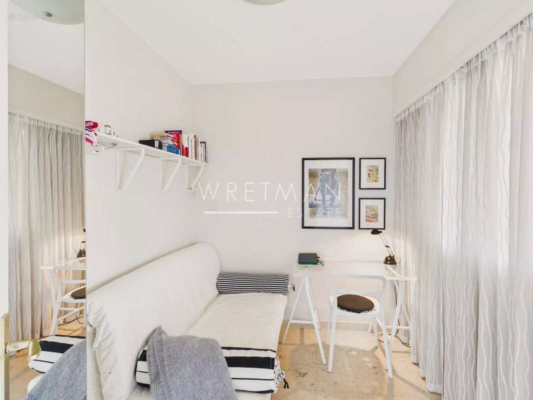 Appartement à SAINT-LAURENT-DU-VAR