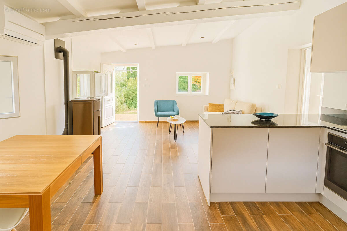 Maison à SOLLIES-TOUCAS