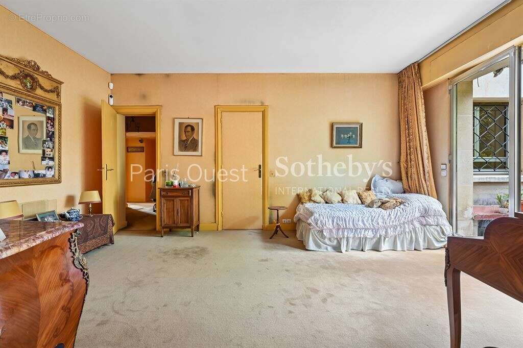 Appartement à NEUILLY-SUR-SEINE