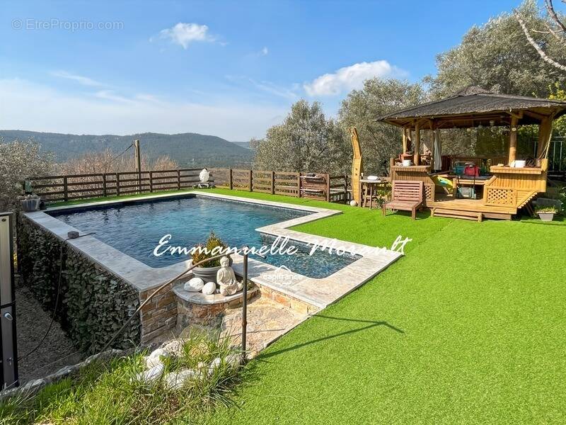 Maison à BAGNOLS-EN-FORET