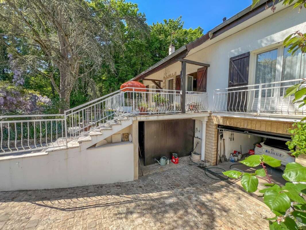 Maison à LE MESNIL-SAINT-DENIS