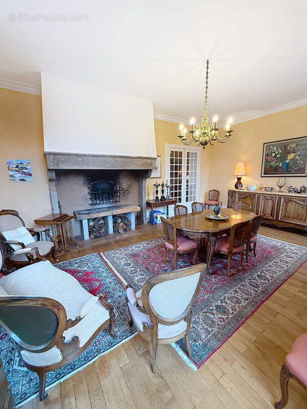 Maison à SAINT-BONNET-LE-CHATEAU