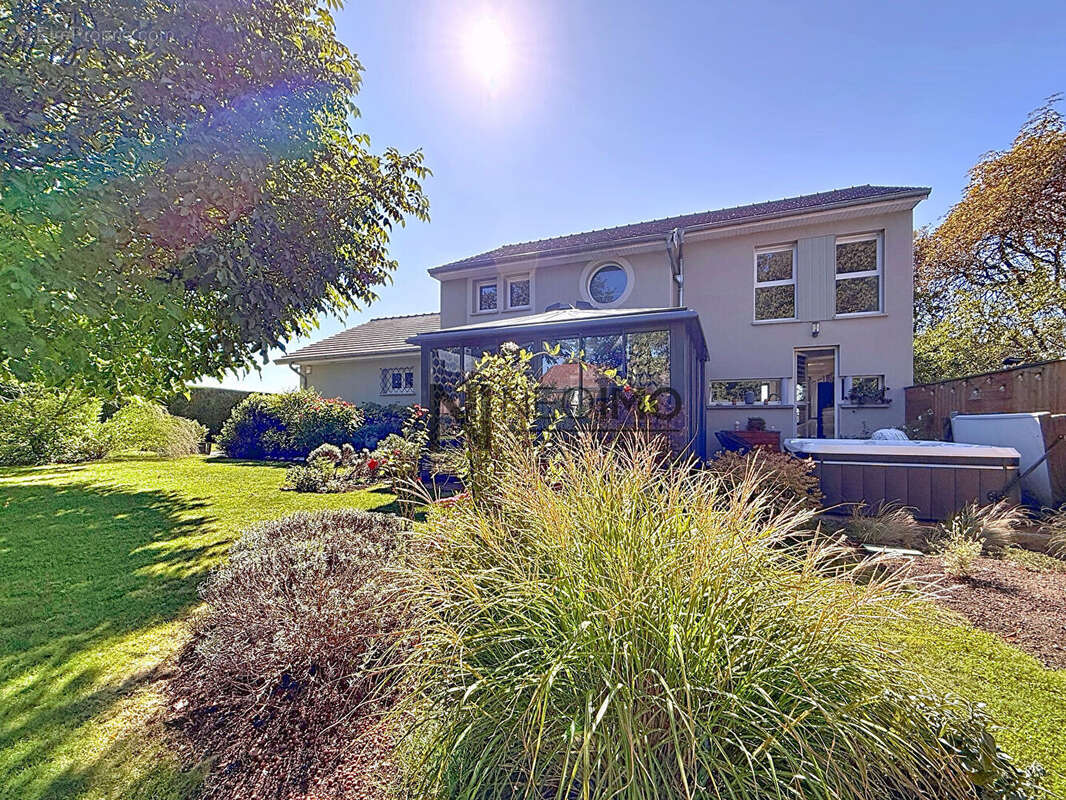 Maison à NEUFCHATEAU