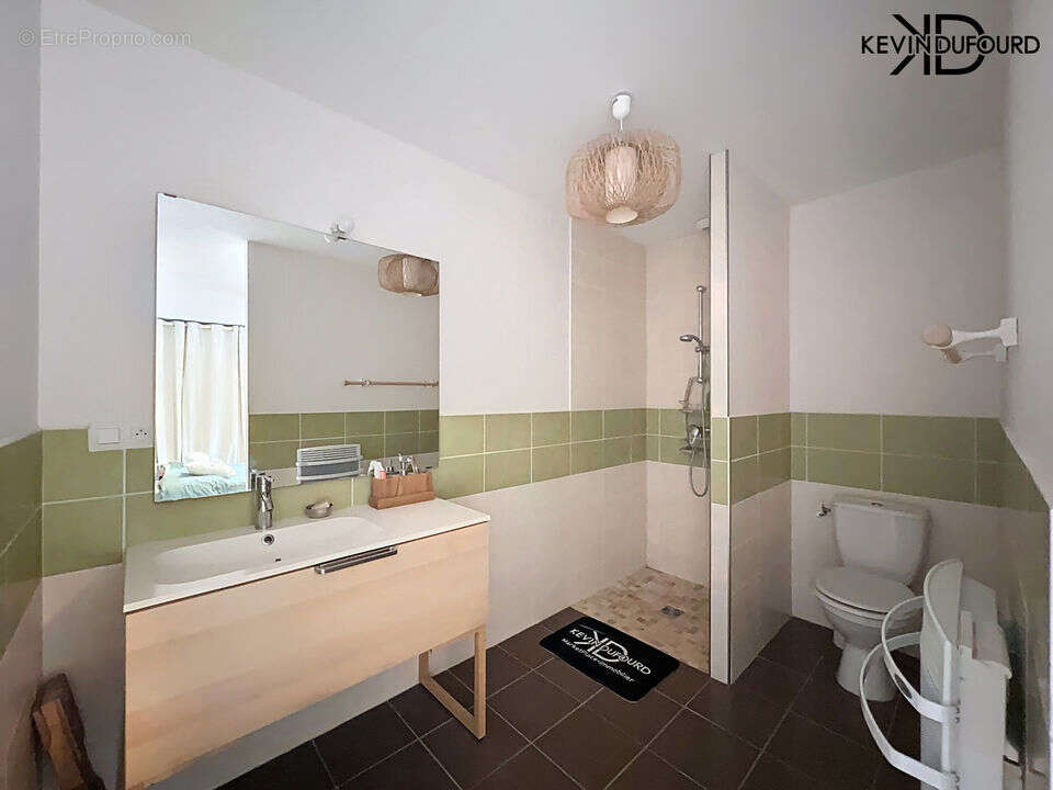 Maison à SAINT-ETIENNE-DE-FONTBELLON