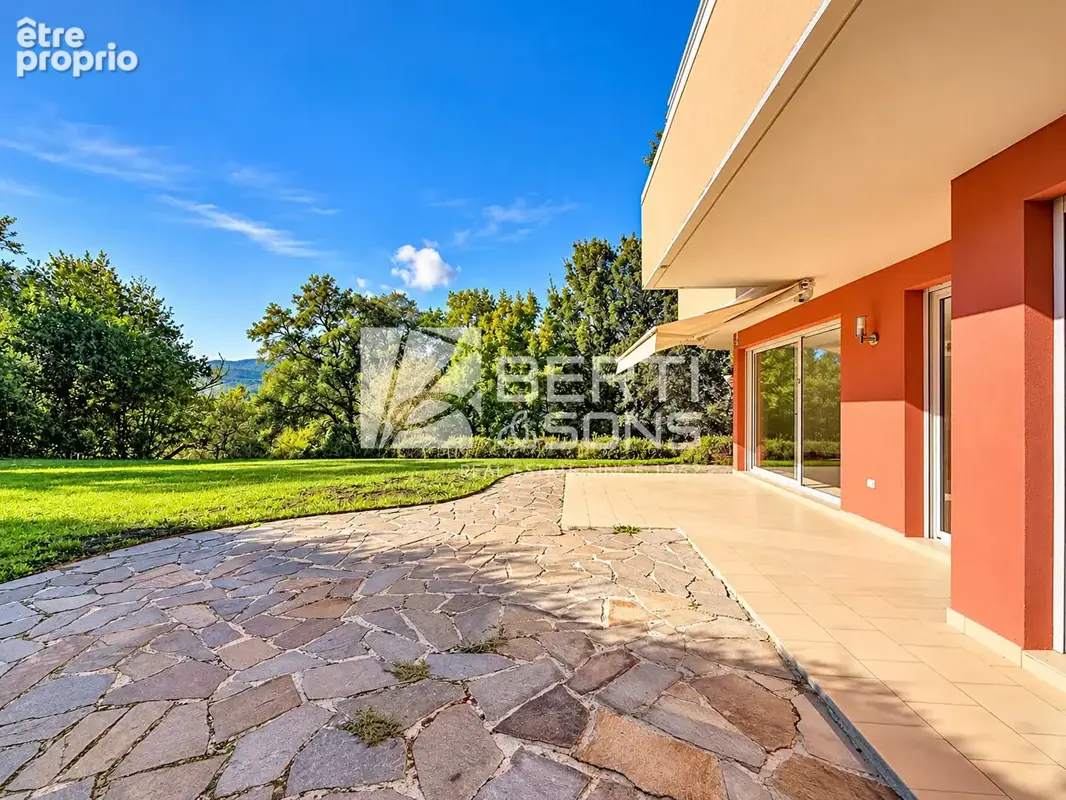 Mandelieu minelle - vaste 4 pieces en rez-de-jardin dans domaine securise - gardien piscine garage parking ext - photo 13