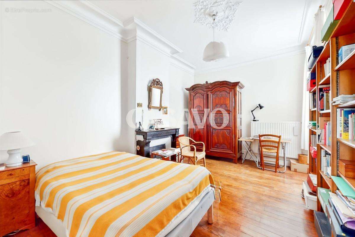 Appartement à PARIS-14E