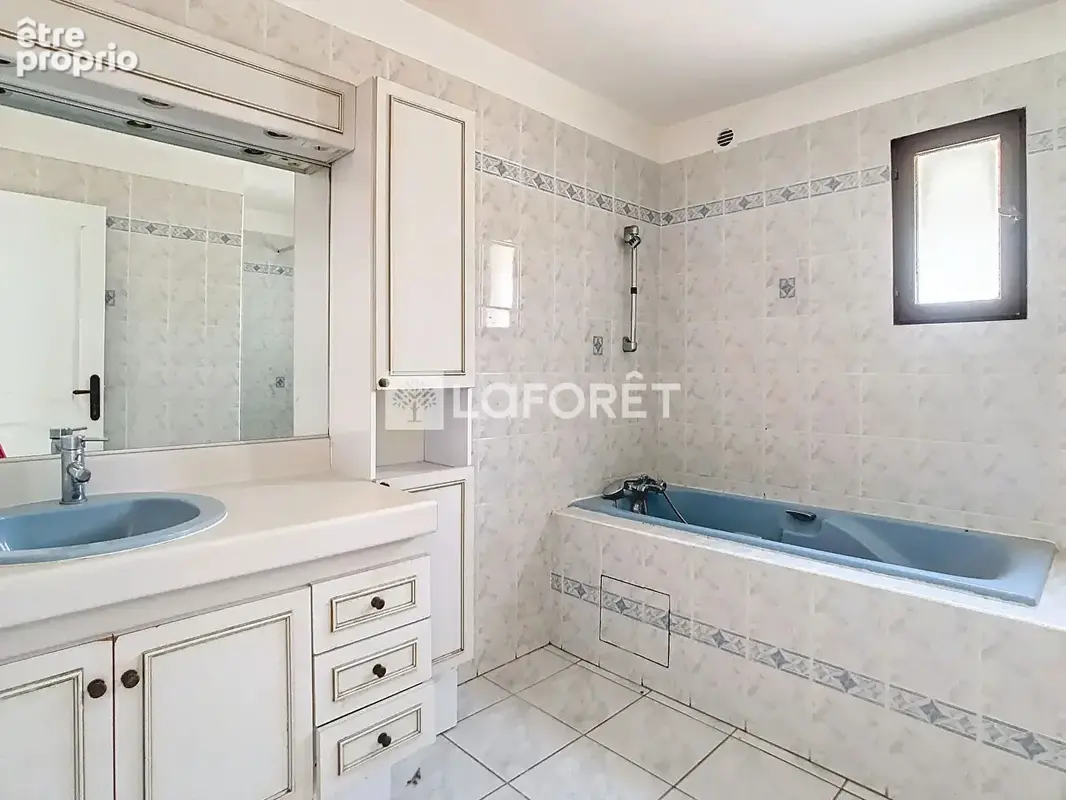 Maison Vitrolles 7 pièce(s) 174 m2 - photo 11