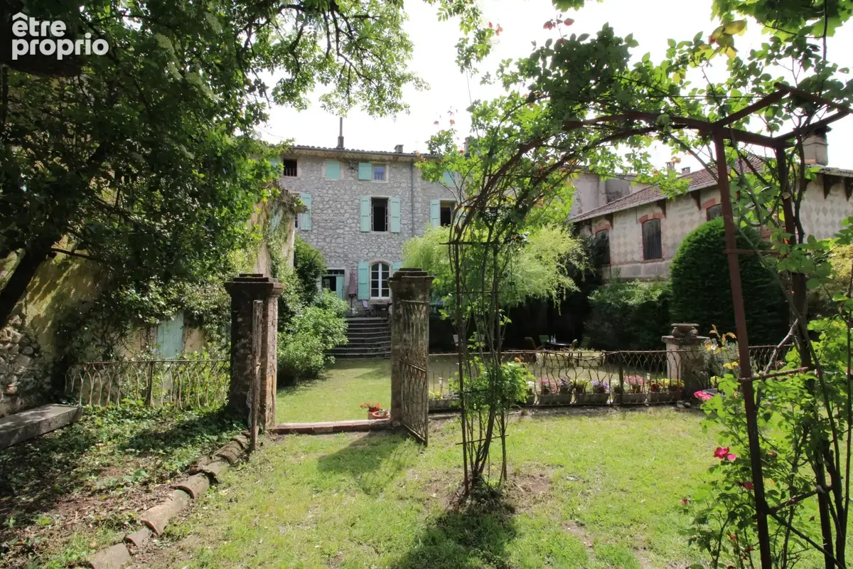 Maison de maitre 464 m2 + 150 m2 caves et garage.. - photo 33