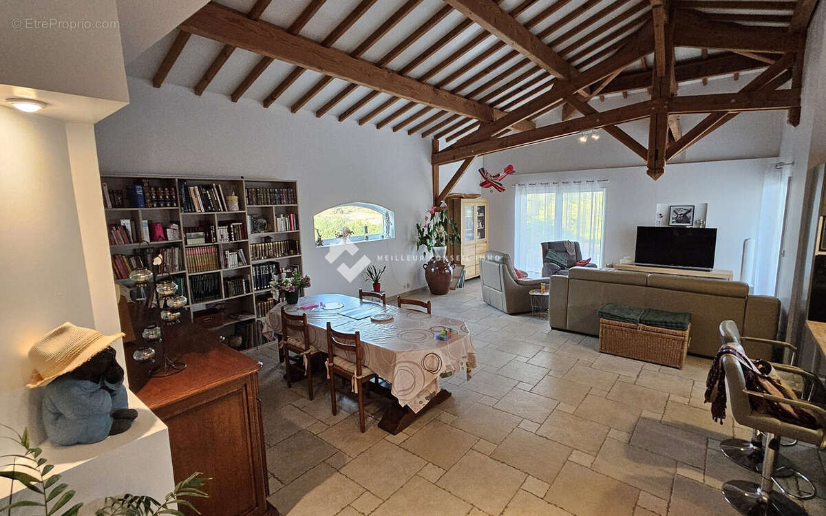 Maison 149 m² à Saint-Victor-De-Malcap  - photo 7