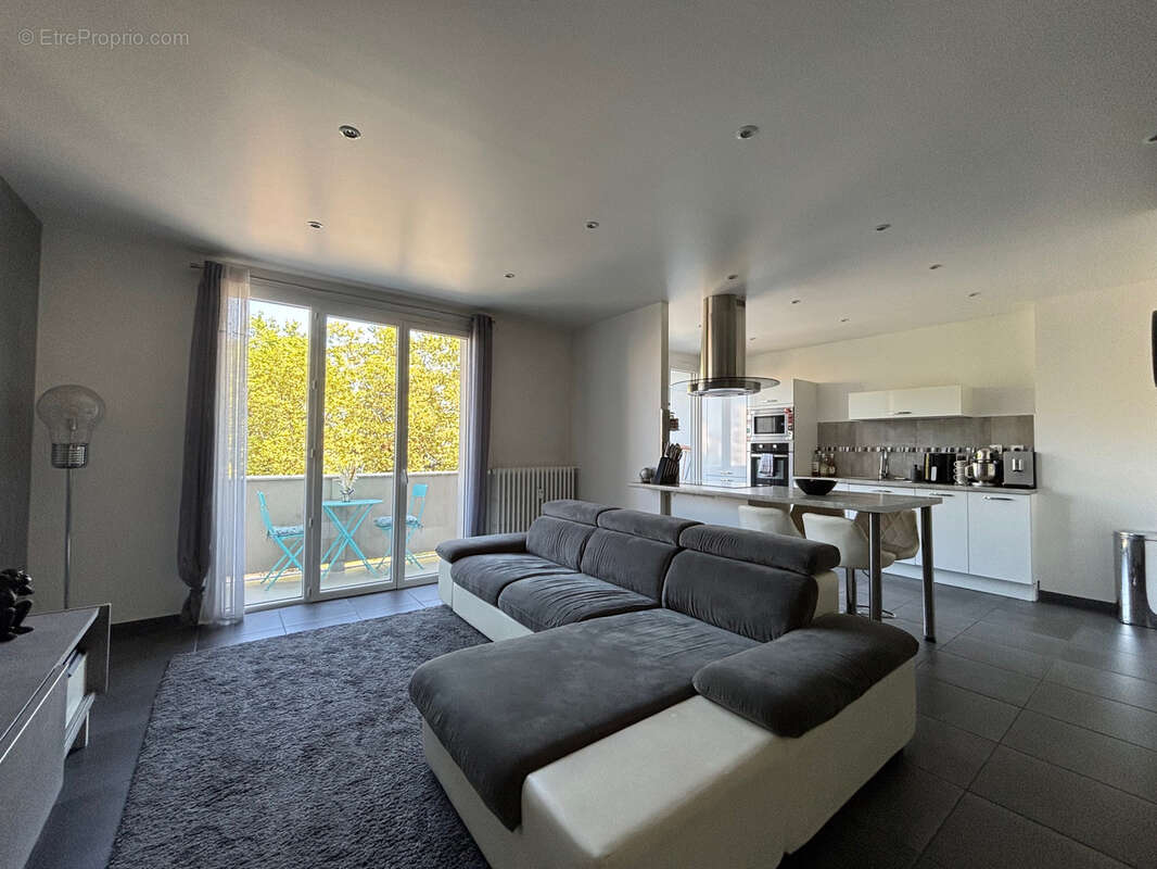 Appartement à SAINT-ETIENNE