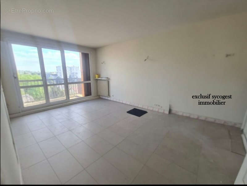 Appartement à LES PAVILLONS-SOUS-BOIS