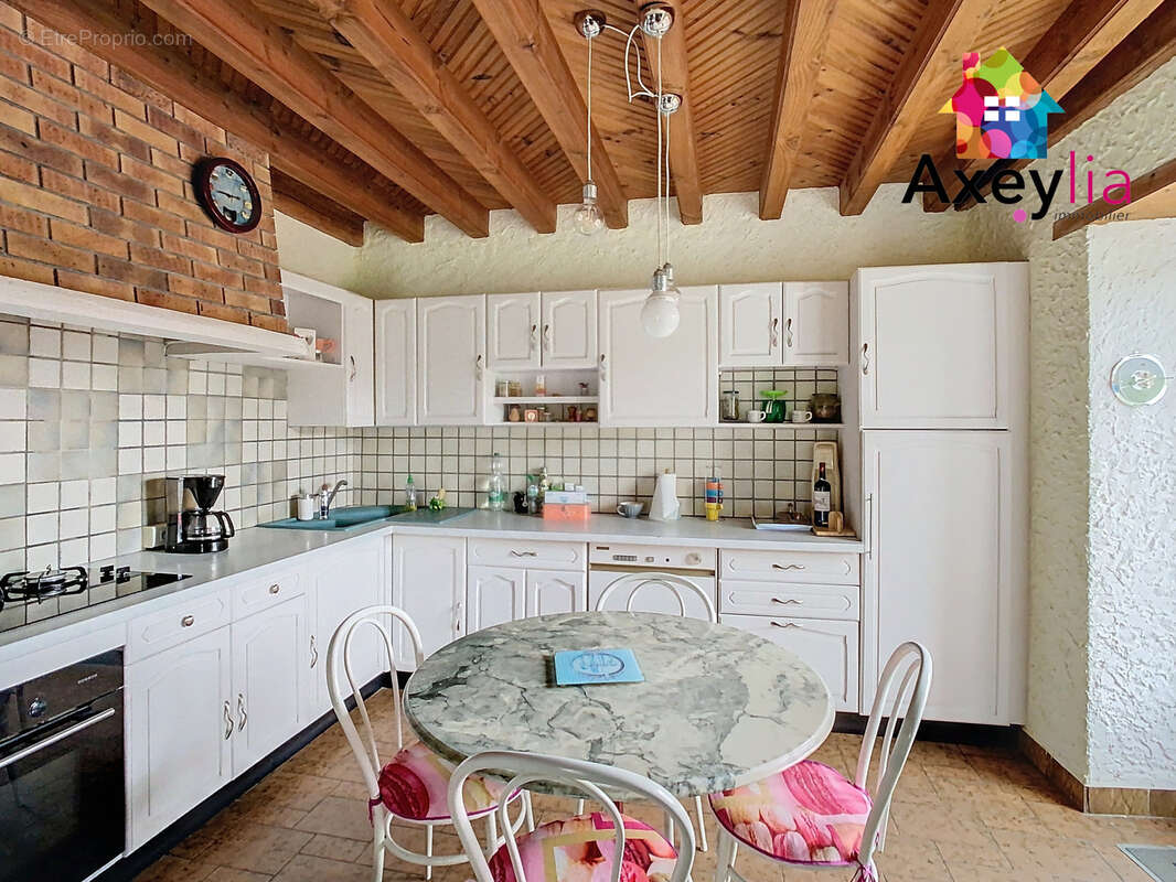 A vendre- secteur saint-bonnet-des-quarts- maison avec grange et dépendances sur terrain de 2110 m2 - photo 2