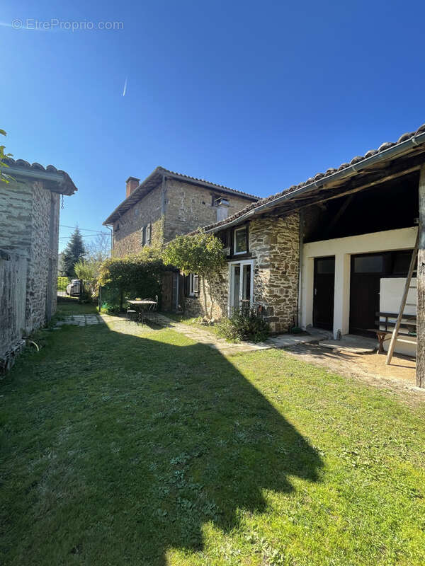 Maison à ORADOUR-SUR-VAYRES