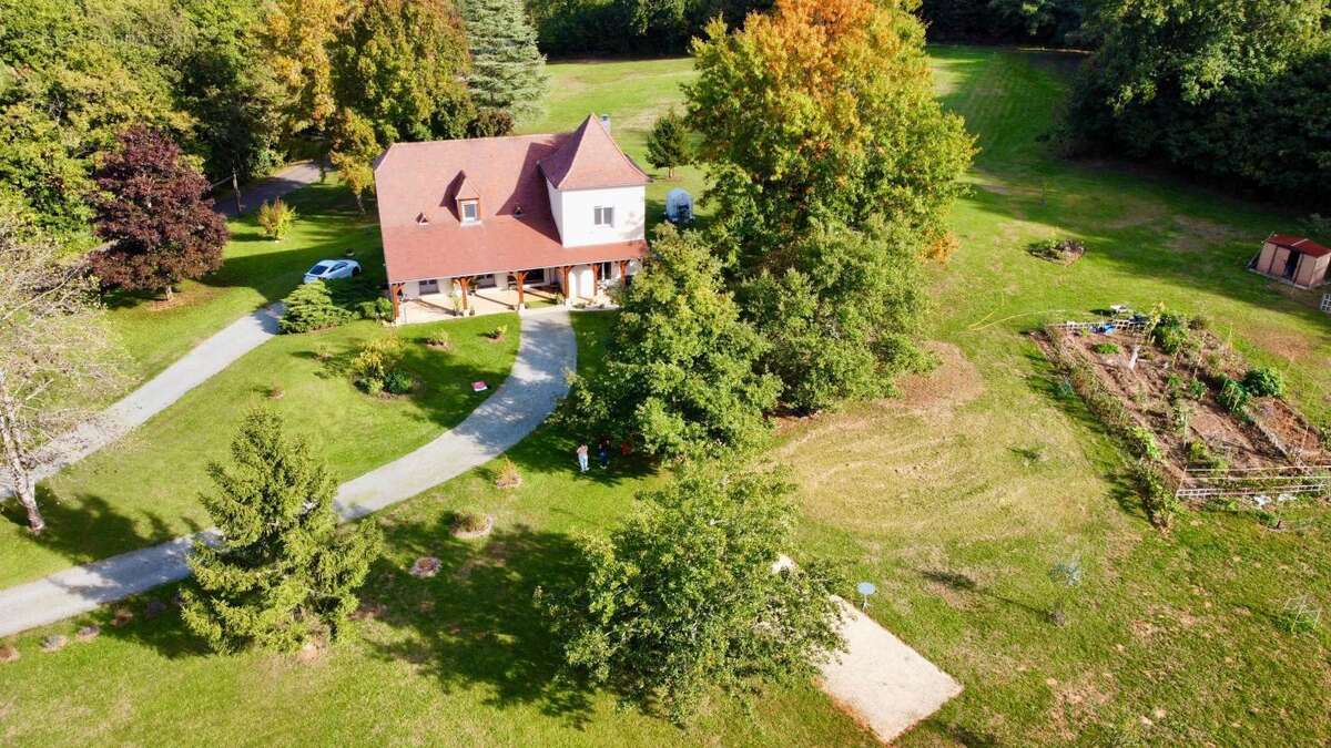 Maison à SAINT-AVIT-DE-VIALARD