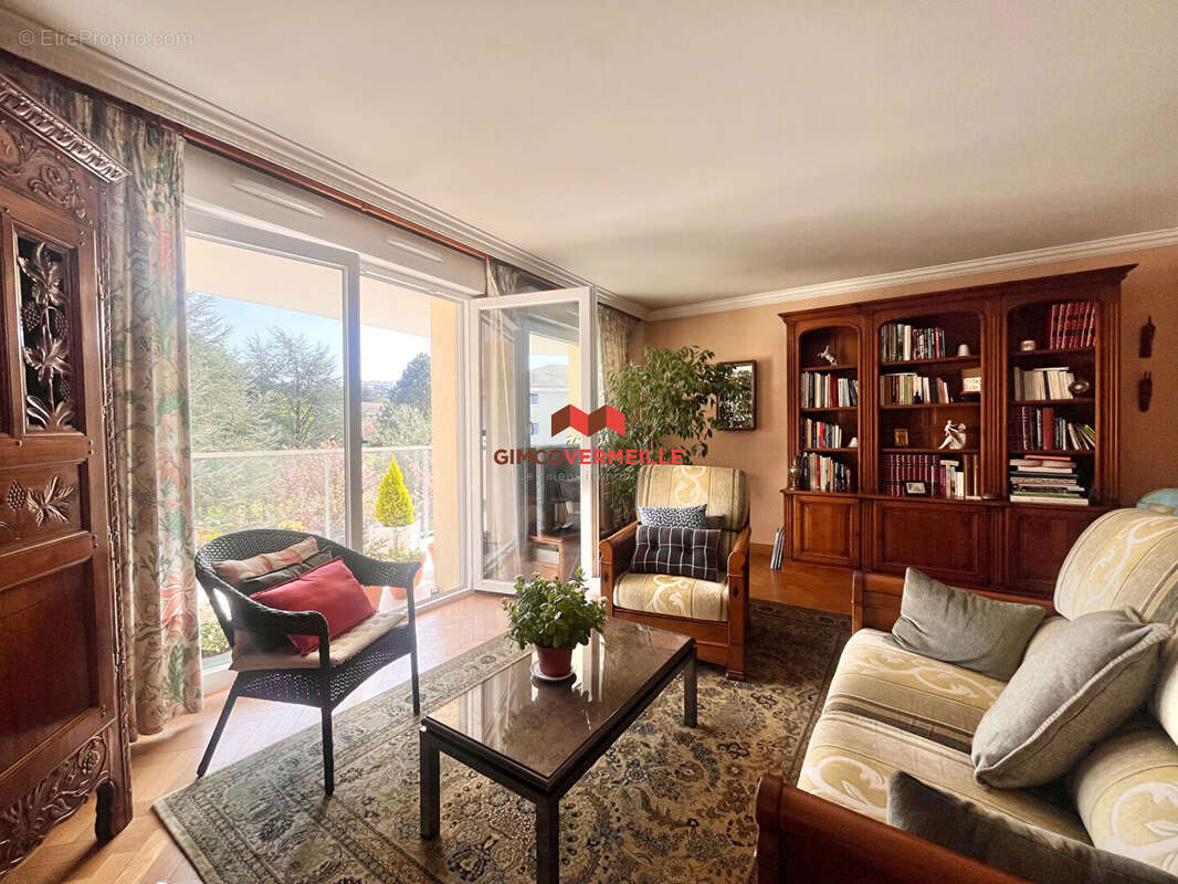 Appartement à LA CELLE-SAINT-CLOUD