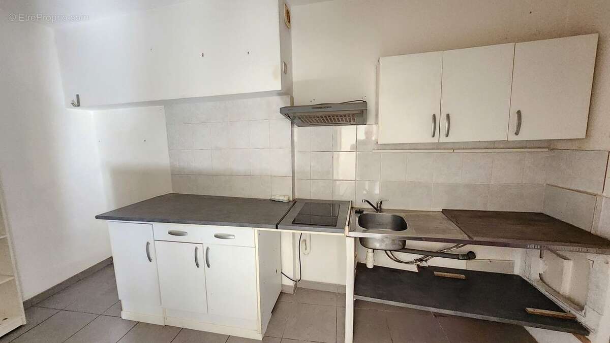 LACIOTAT - Appartement T2 - proximité commerces et port - - Appartement à LA CIOTAT