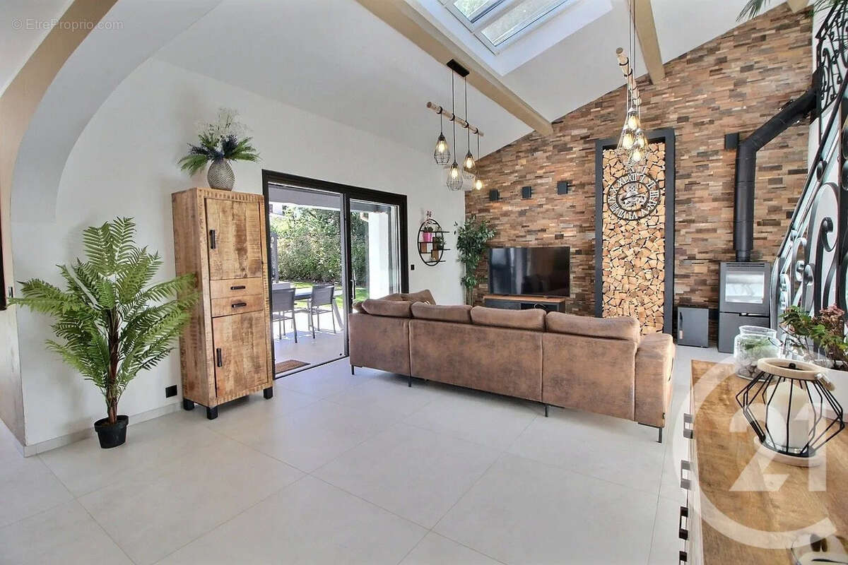 Maison à ROQUEFORT-LES-PINS