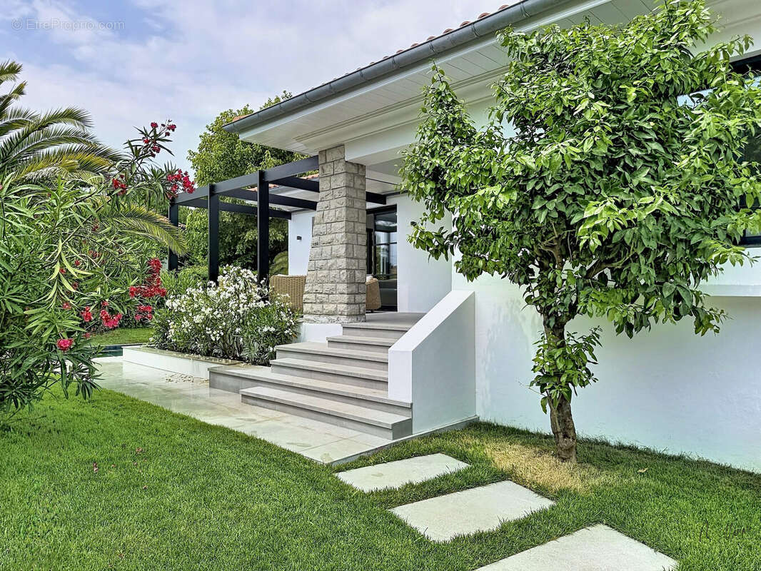 Maison 180 m² à Anglet  - photo 3